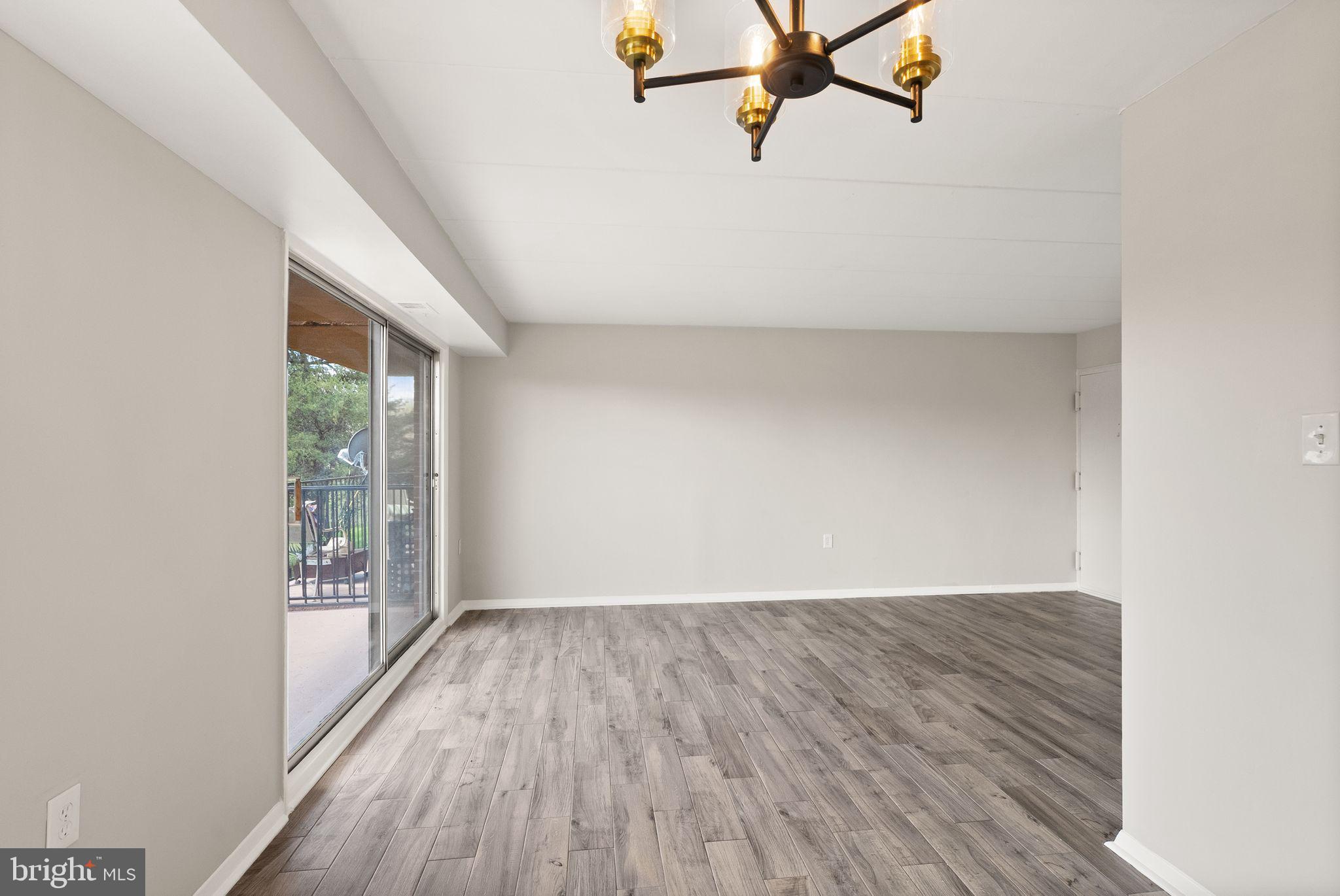 COUNTRY CLUB GREEN - Residential