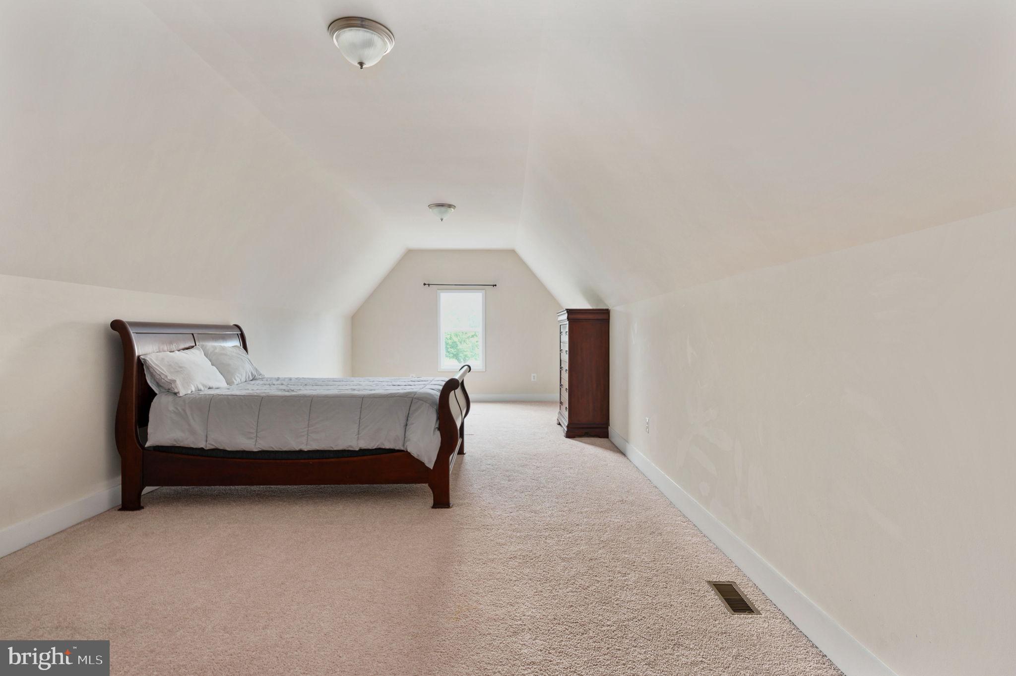 BLOOMSBURY FARM ESTATES - Residential