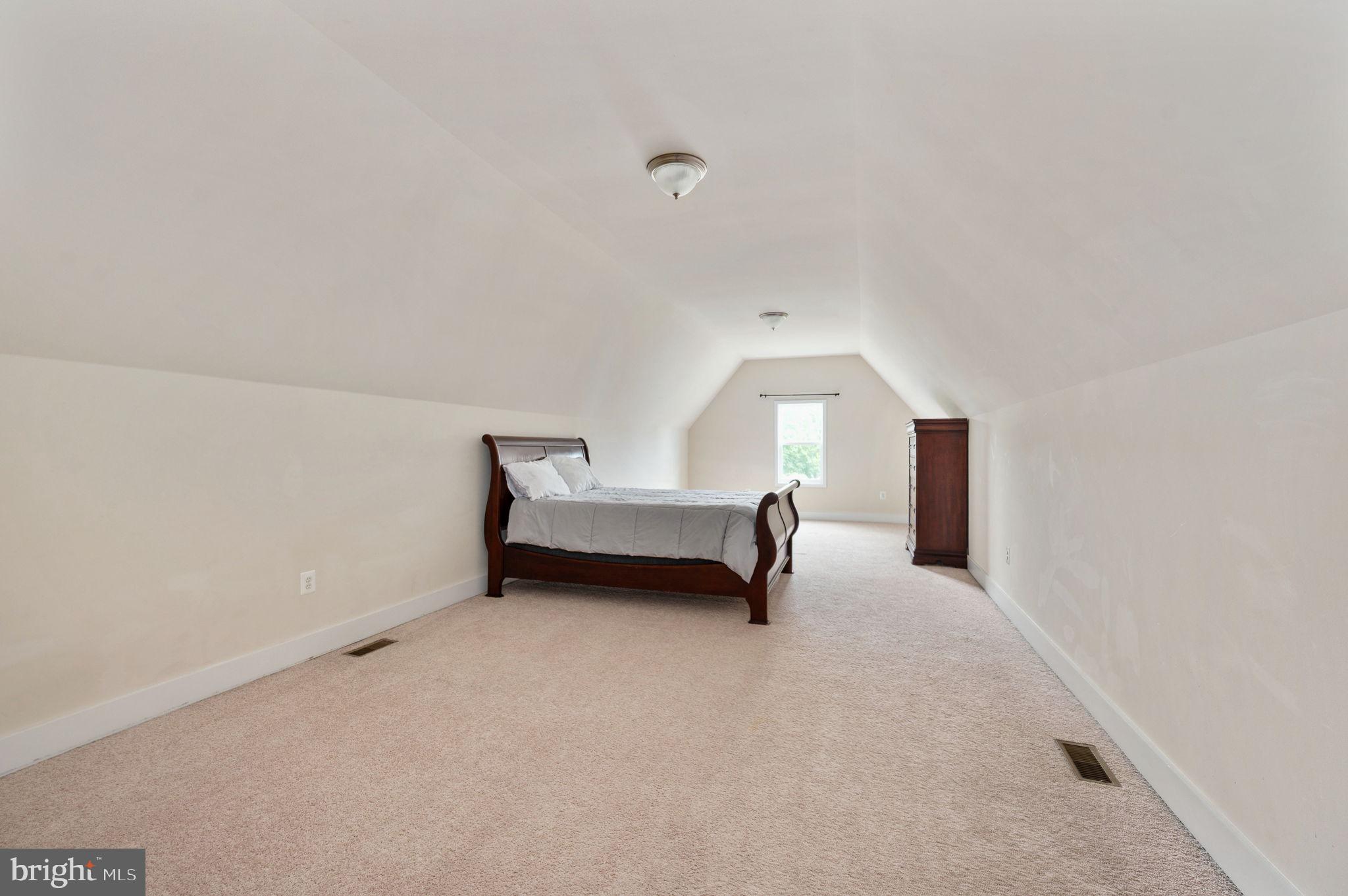 BLOOMSBURY FARM ESTATES - Residential
