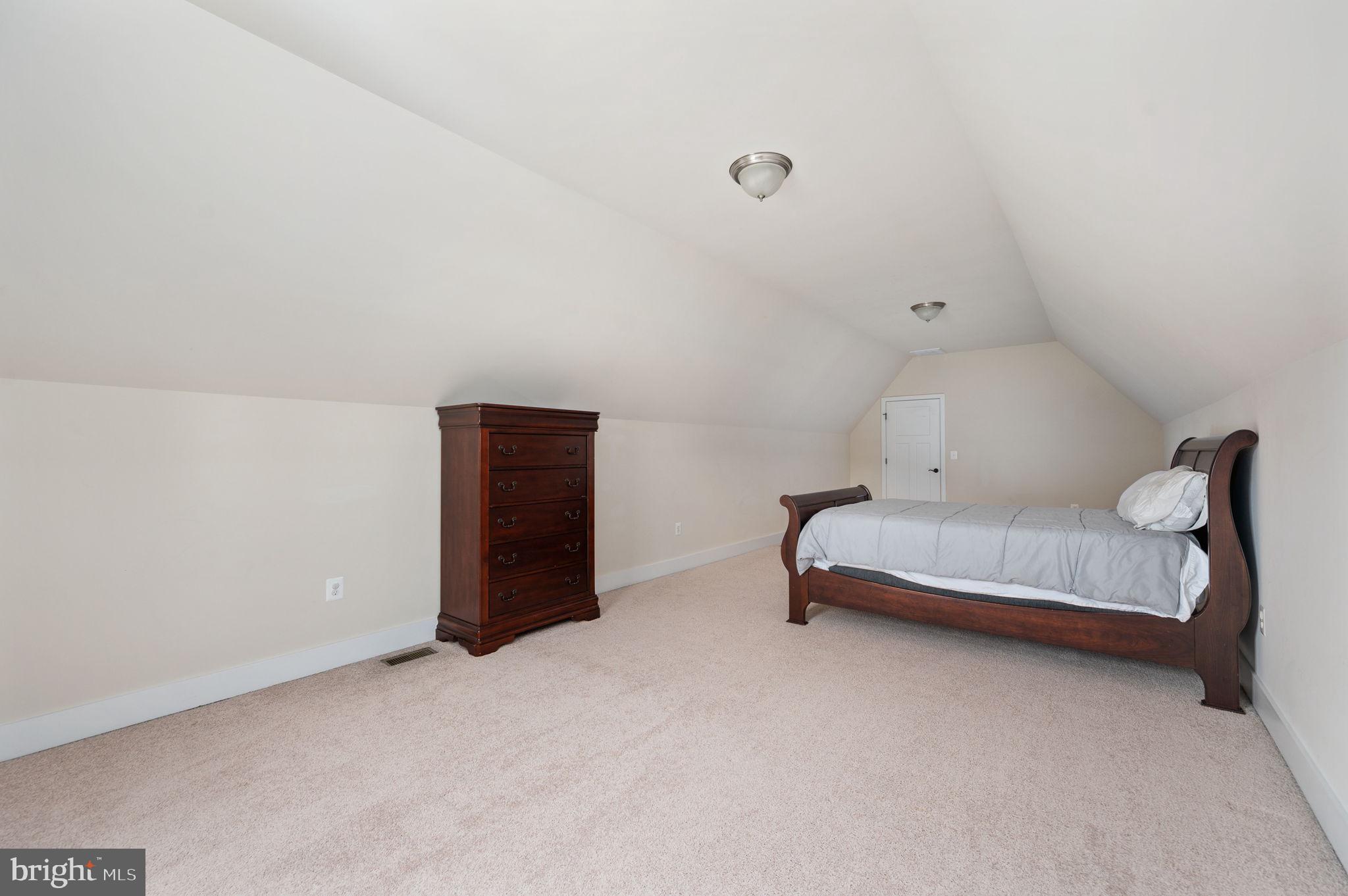BLOOMSBURY FARM ESTATES - Residential