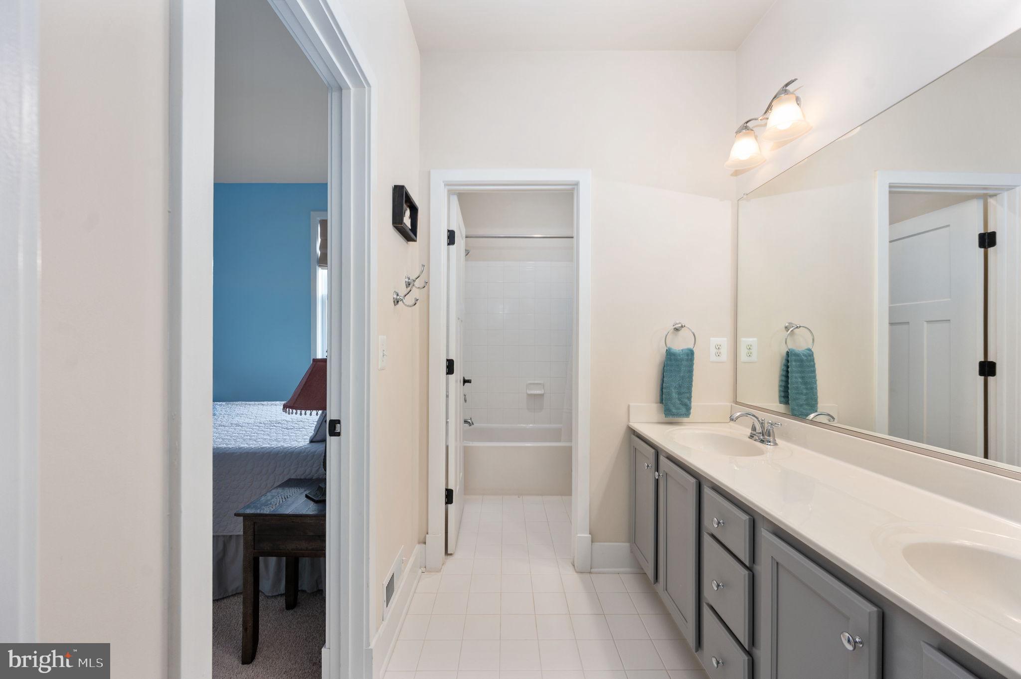 BLOOMSBURY FARM ESTATES - Residential