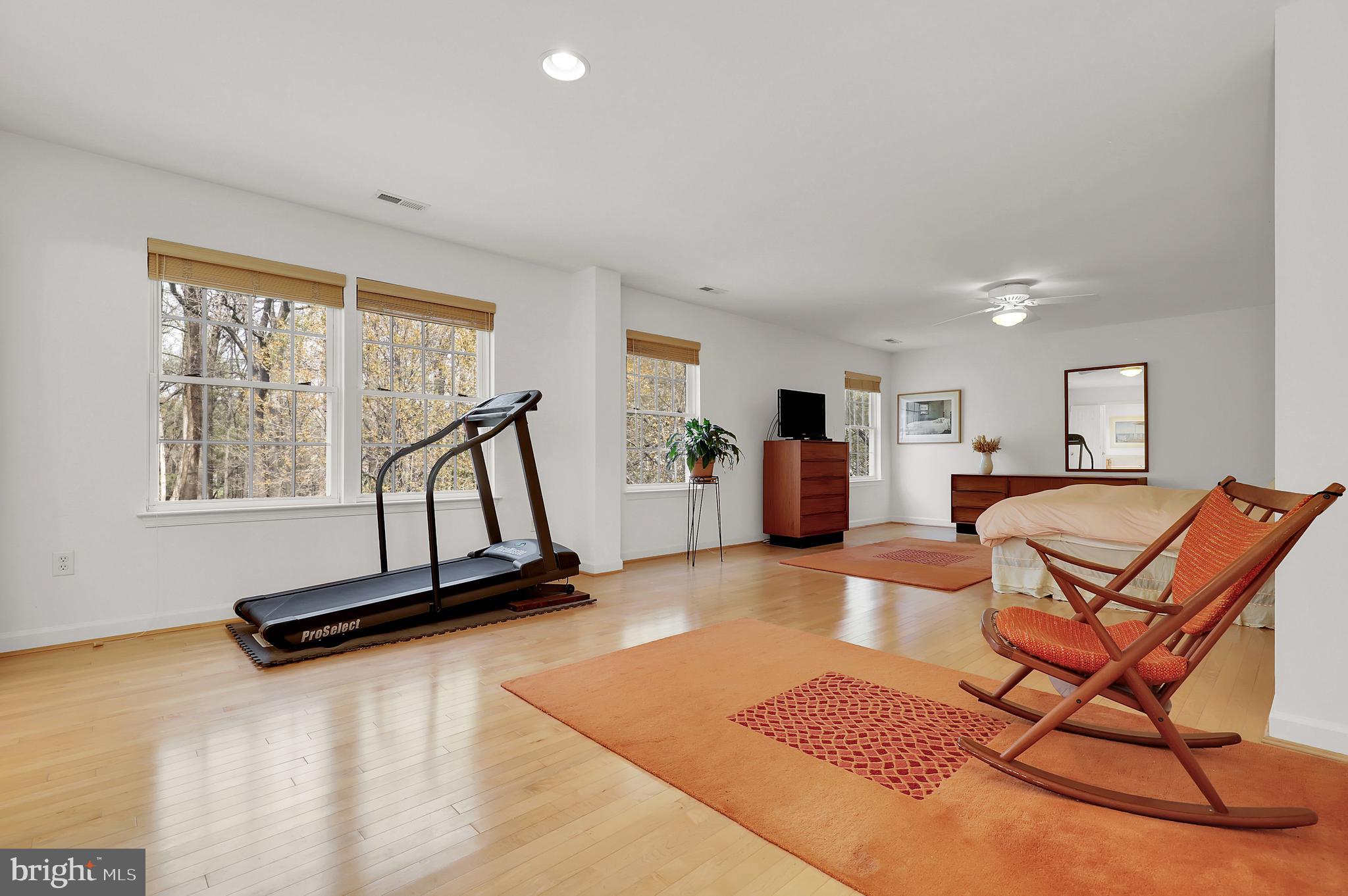 BRIARCLIFF MANOR - Residential