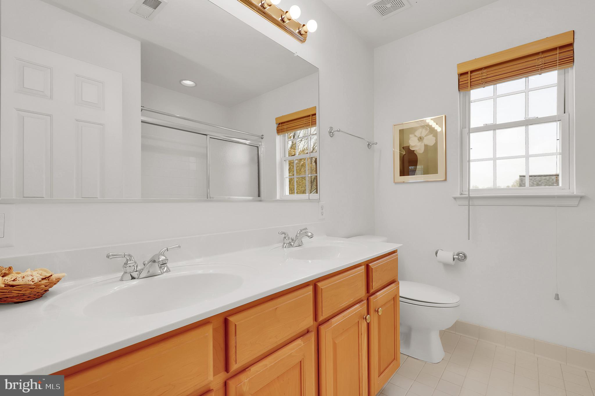 BRIARCLIFF MANOR - Residential