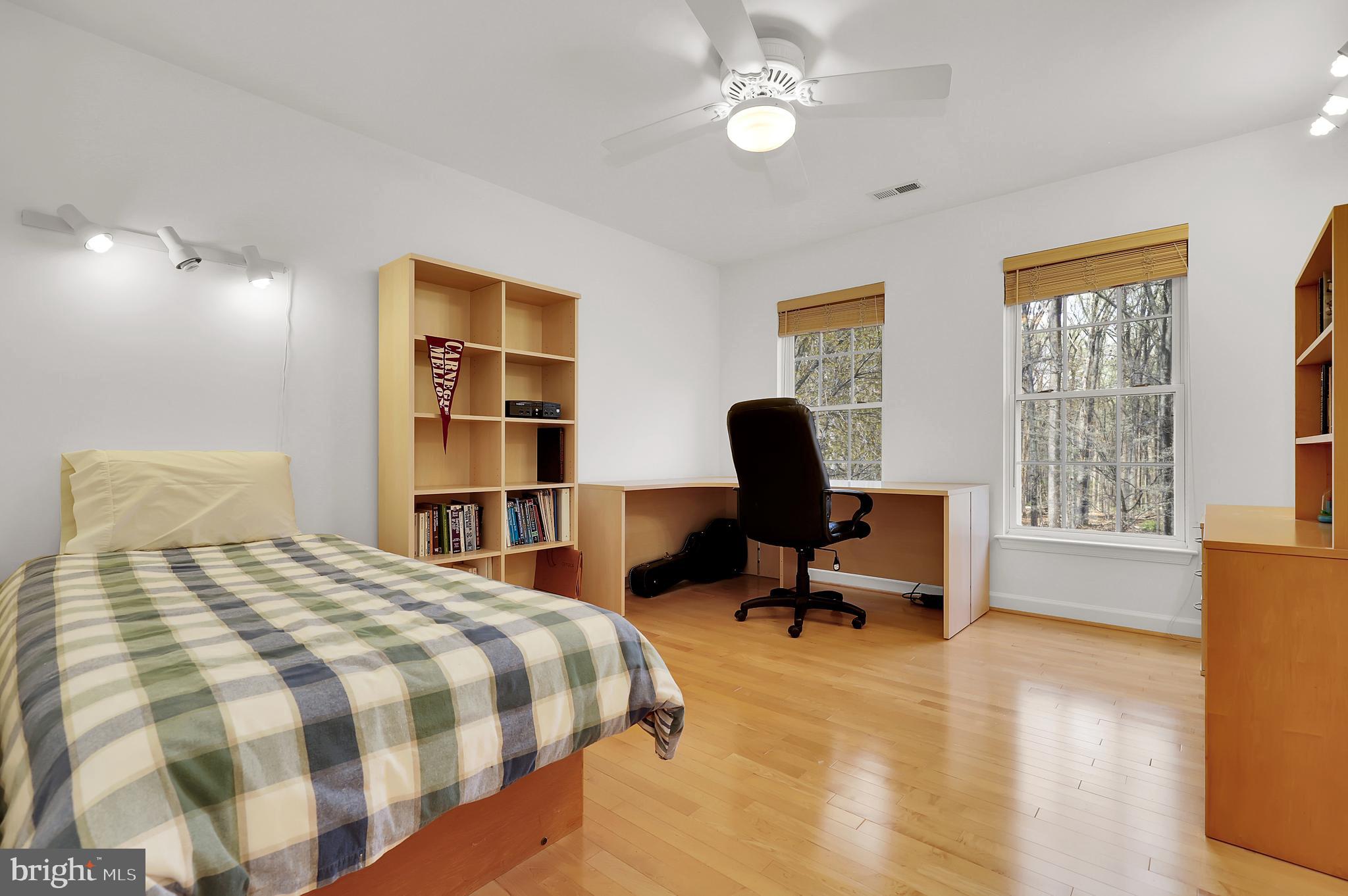 BRIARCLIFF MANOR - Residential