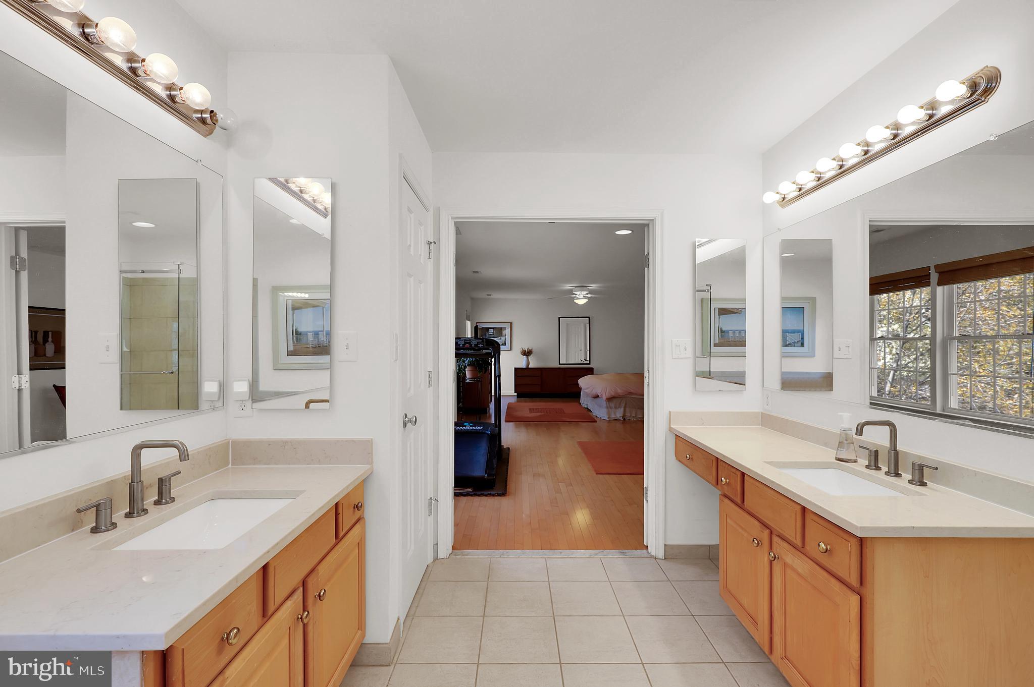 BRIARCLIFF MANOR - Residential