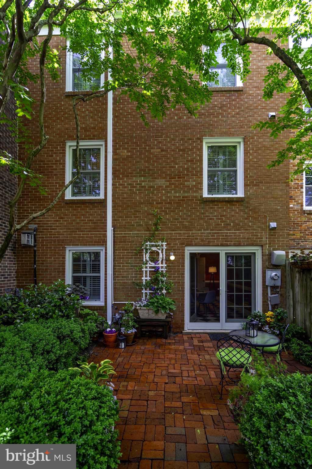 5828 WYOMISSING COURT