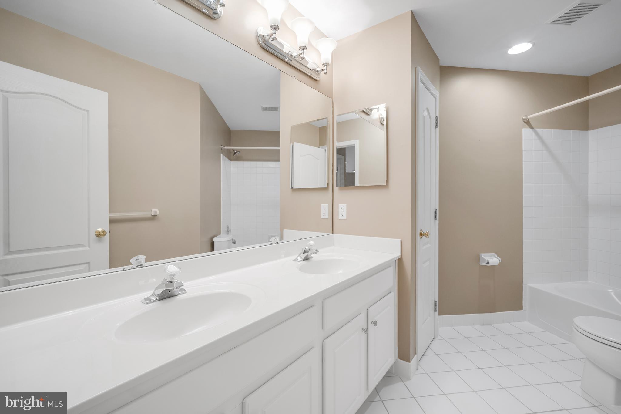 NORTHAMPTON CROSSG - Residential