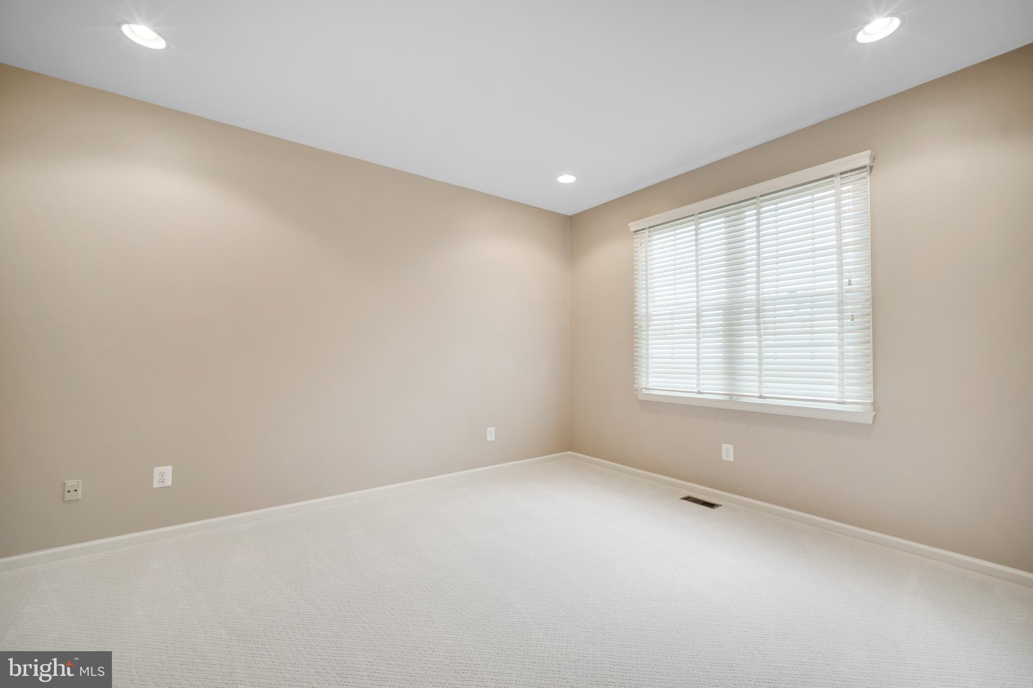 NORTHAMPTON CROSSG - Residential