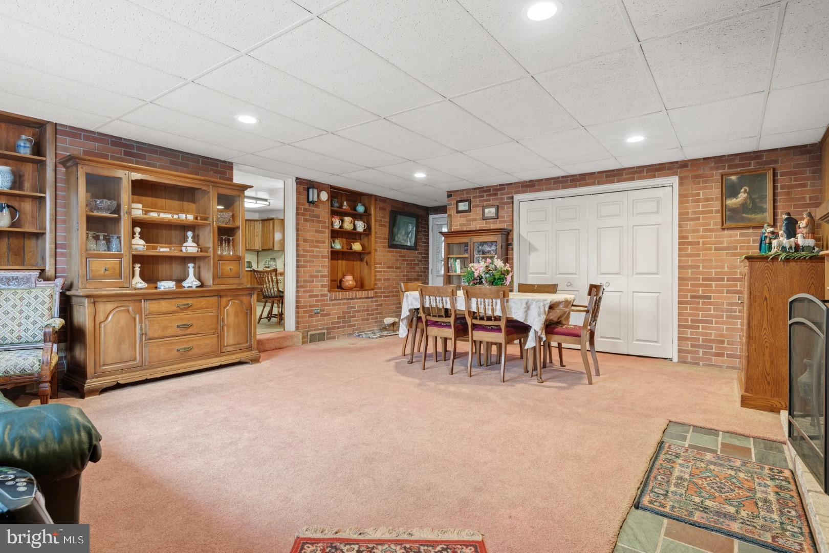 SKYLINE VIEW - Residential