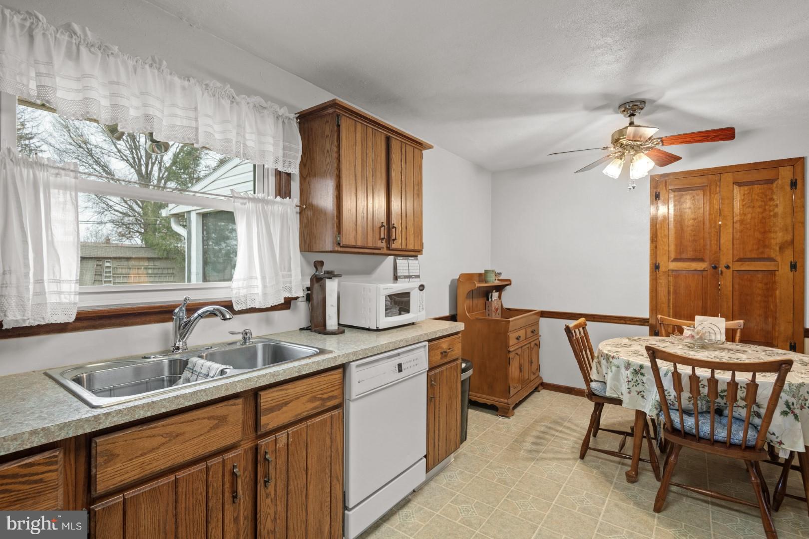 SKYLINE VIEW - Residential