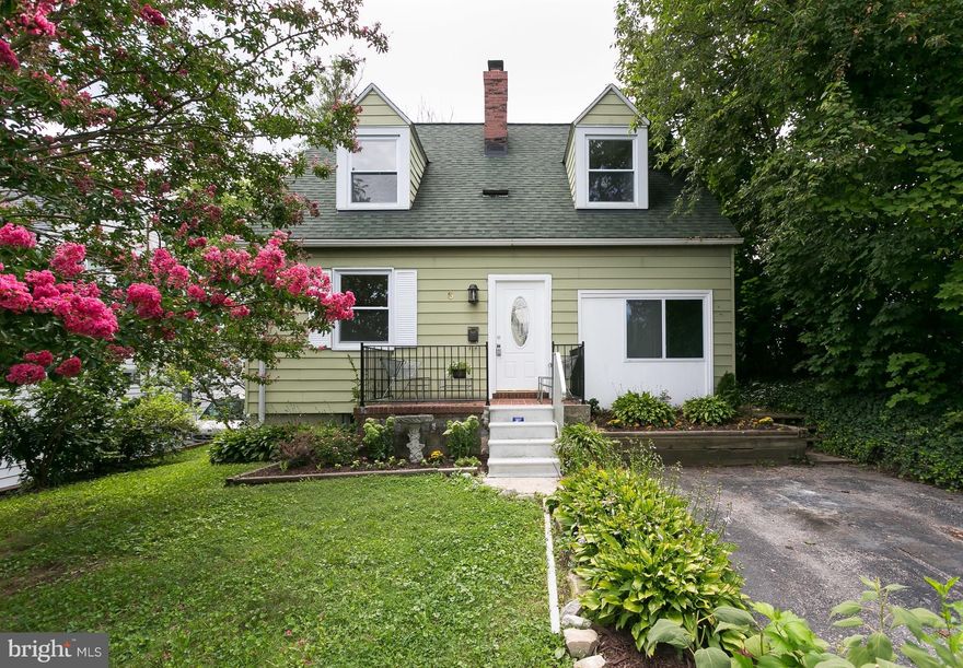 RENOVATED 4 BEDROOM 2 FULL BATH FULL OF CHARM IN THE FULLERTON ELEMENTARY DISTRICT. NEW WINDOWS, NEW KITCHEN WITH GRANITE COUNTERTOPS AND SS APPLIANCES, ROOF IS ABOUT 5 YEARS OLD, NEW BATHROOMS, AND REFINISHED HARDWOOD FLOORS. FULL SIZE WASHER DRYER IN THE BASEMENT AS WELL AS PLENTY OF STORAGE SPACE. BIG YARD W/ OVERSIZED DECK AND THE BEST VIEW OF THE FULLERTON ELEMENTARY 4TH OF JULY FIREWORKS!!!