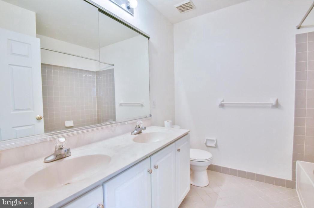 WHITELAND WOODS - Residential Lease