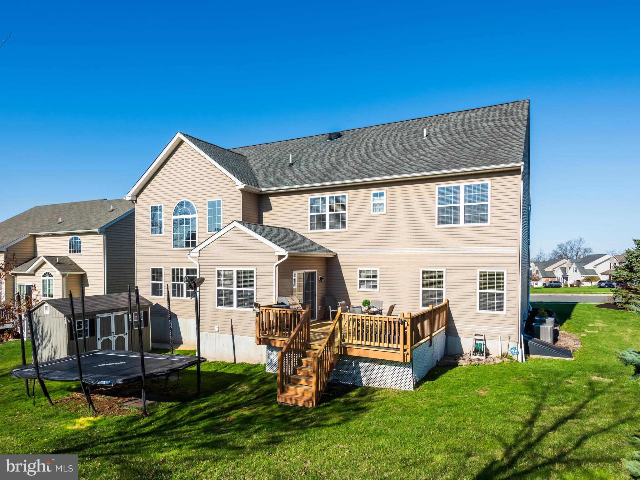 KINGSTON HILL - Residential