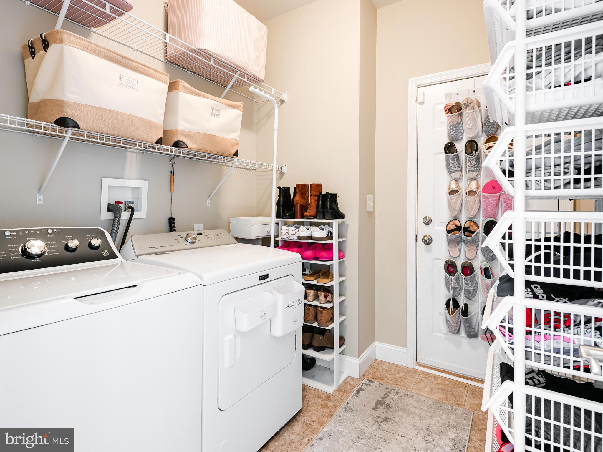 KINGSTON HILL - Residential