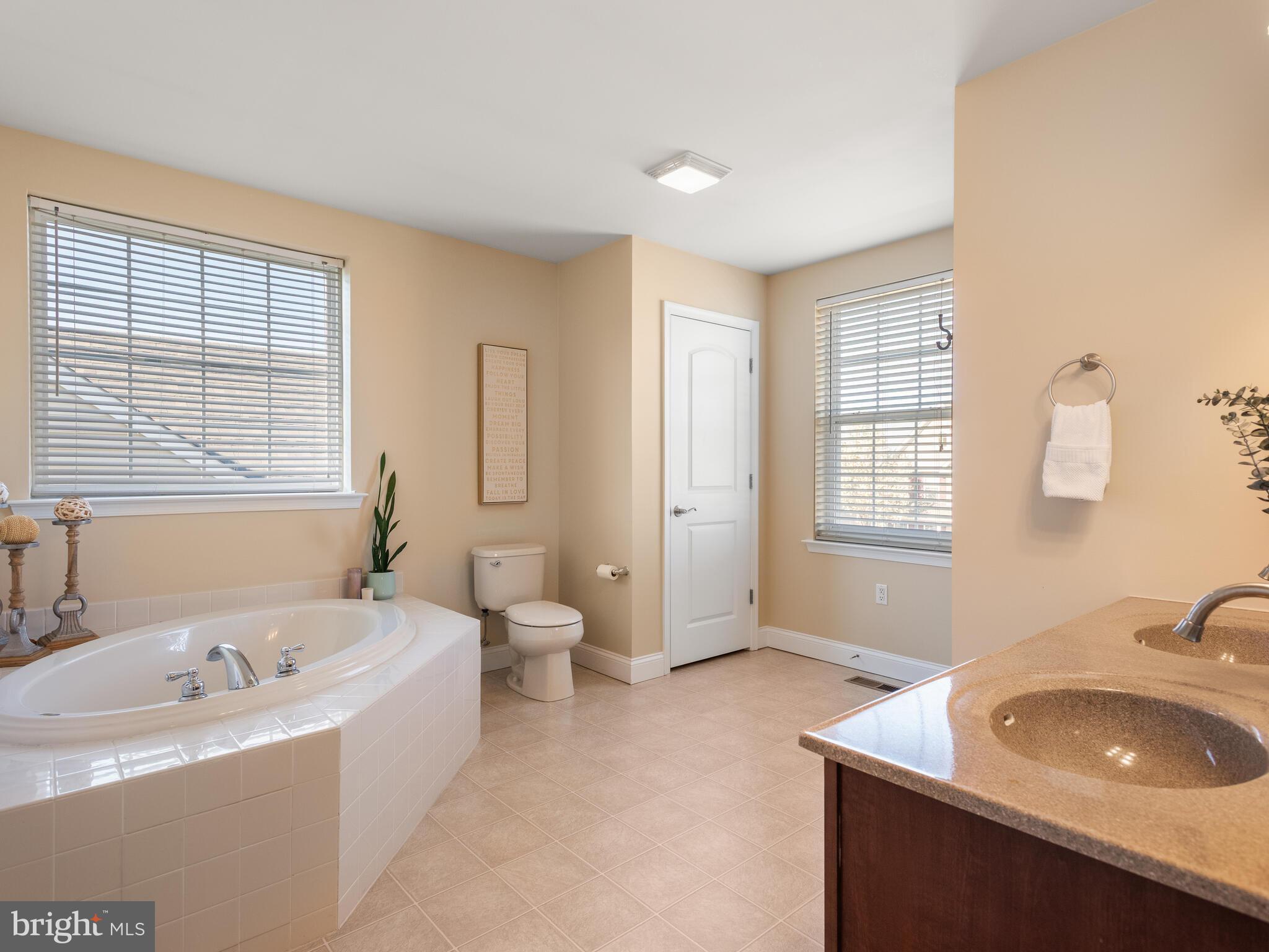 KINGSTON HILL - Residential