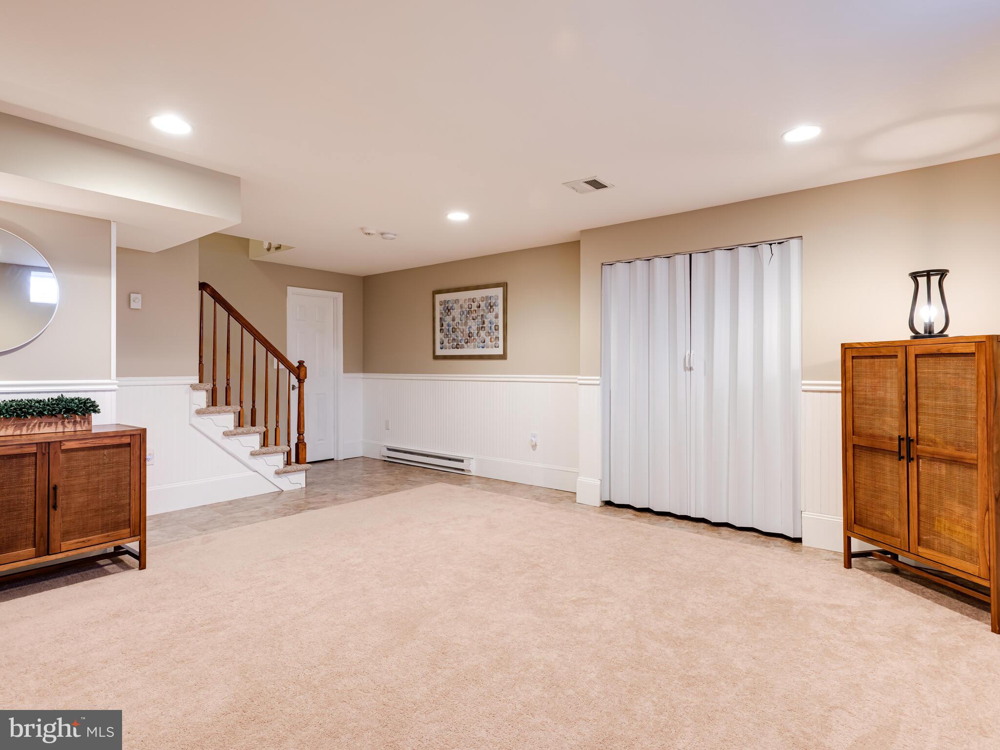 KINGSTON HILL - Residential