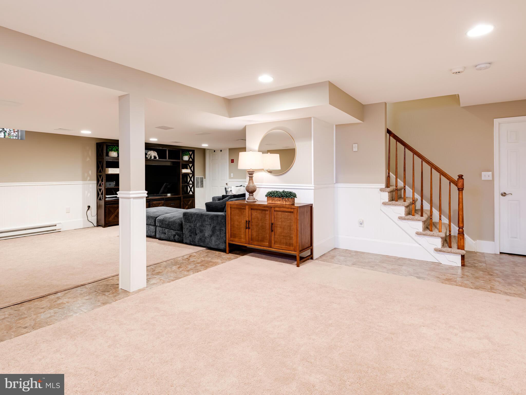 KINGSTON HILL - Residential