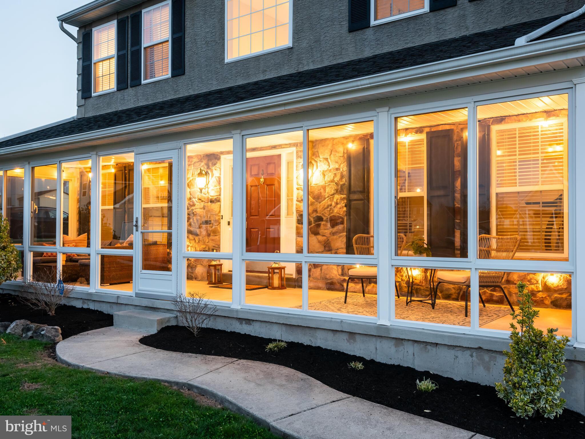 527 CENTENNIAL AVENUE