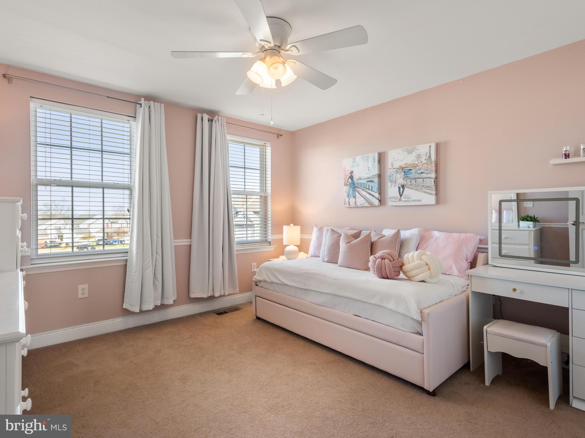 KINGSTON HILL - Residential