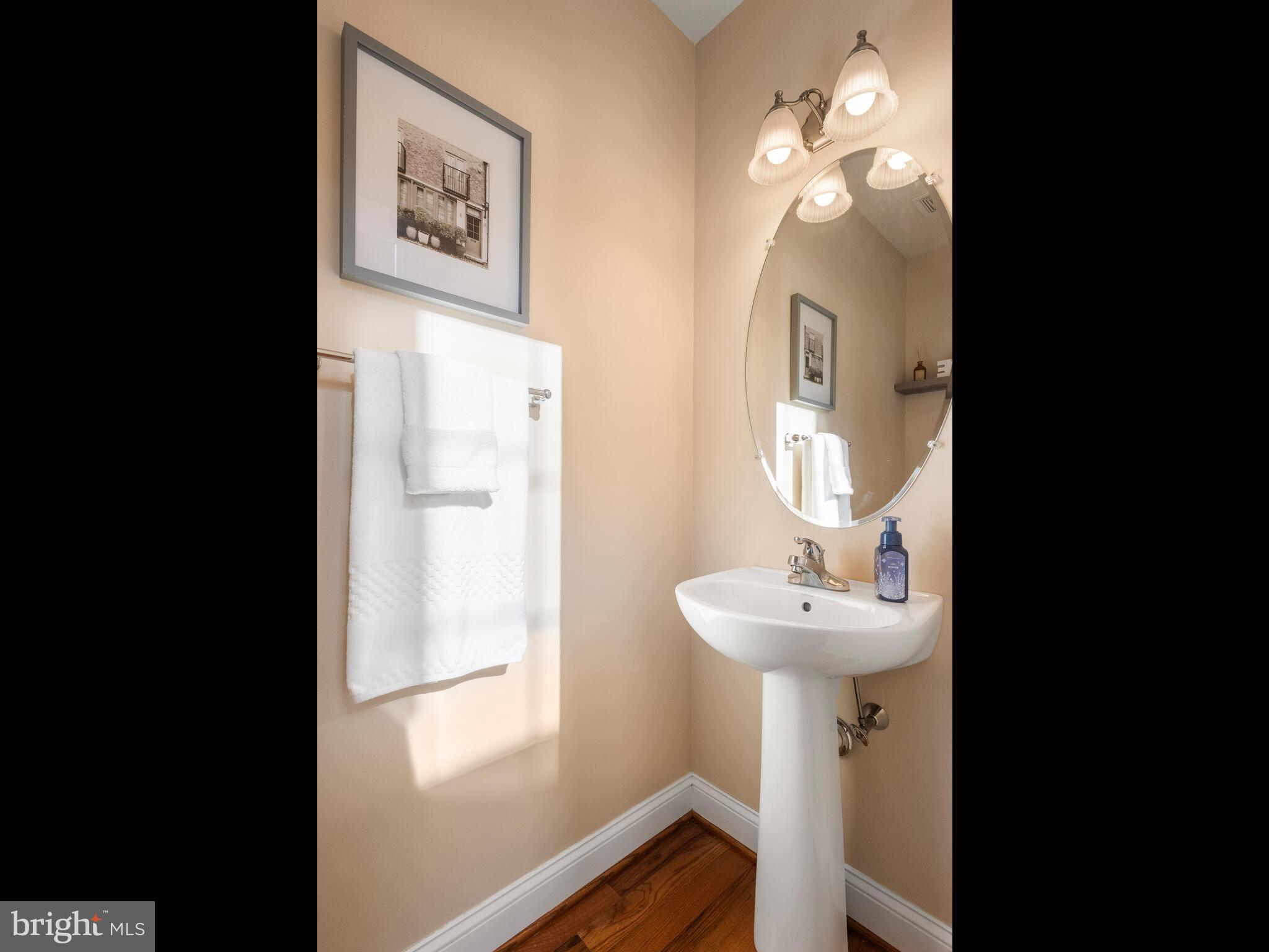 KINGSTON HILL - Residential