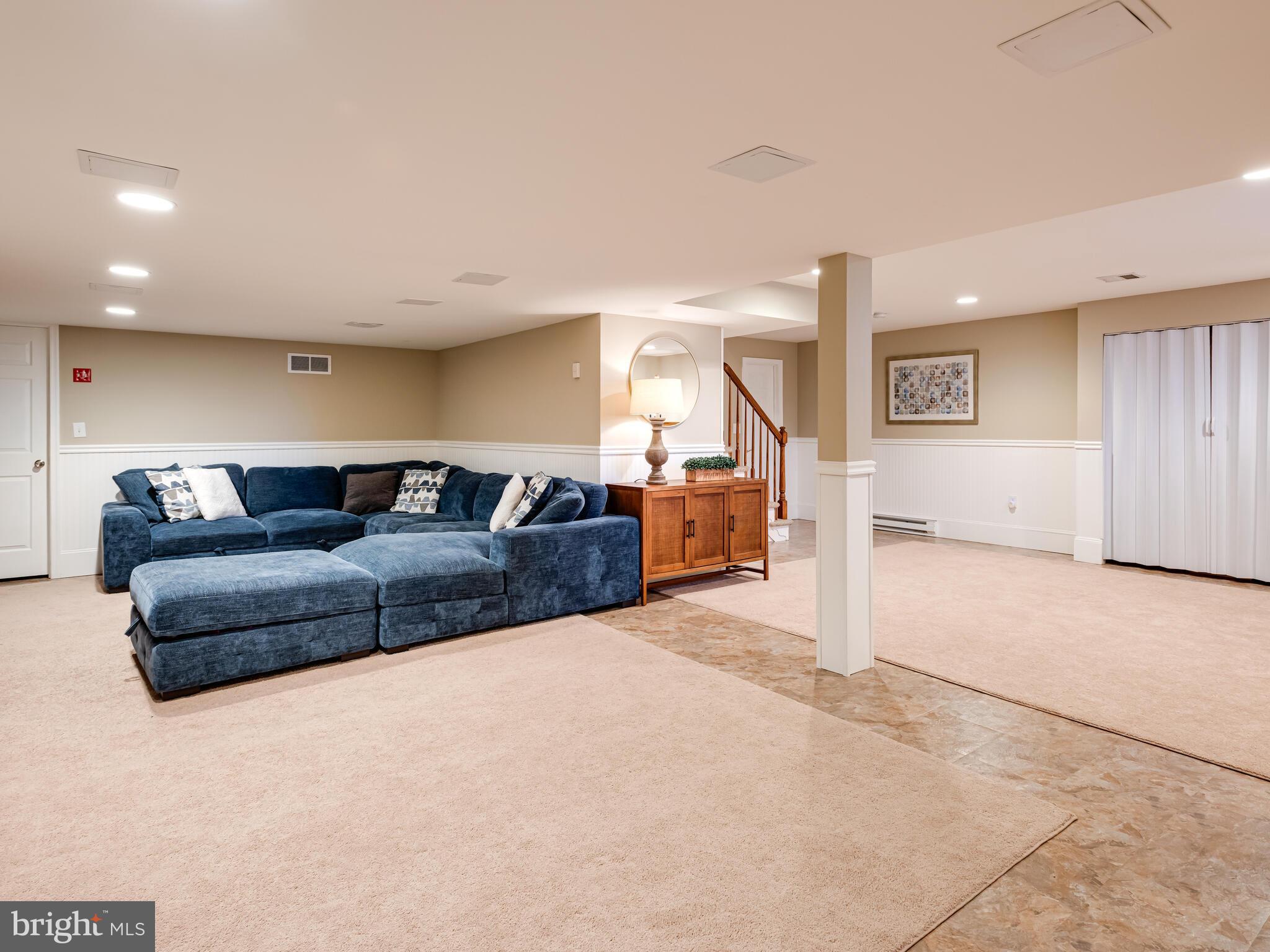 KINGSTON HILL - Residential