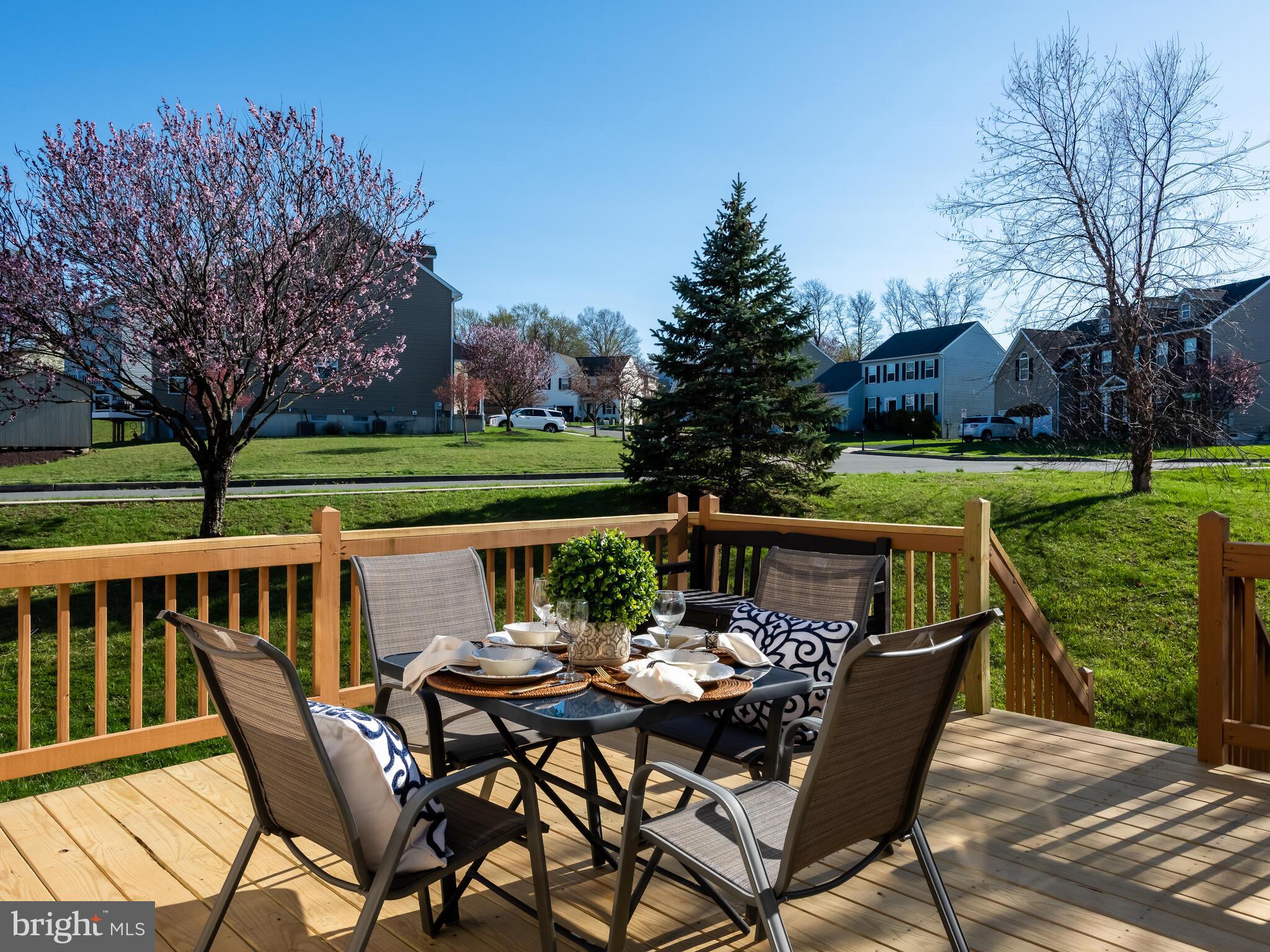 KINGSTON HILL - Residential