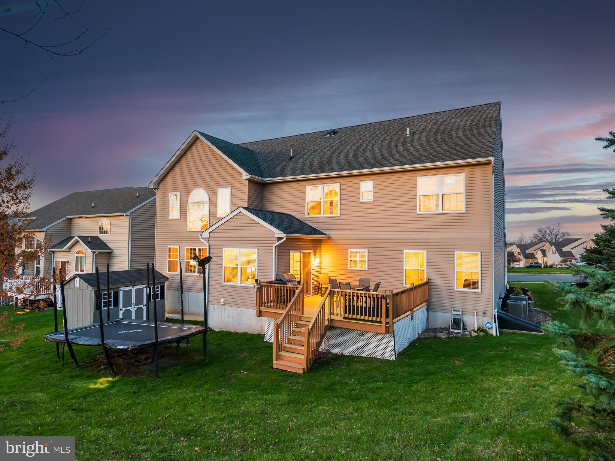 KINGSTON HILL - Residential