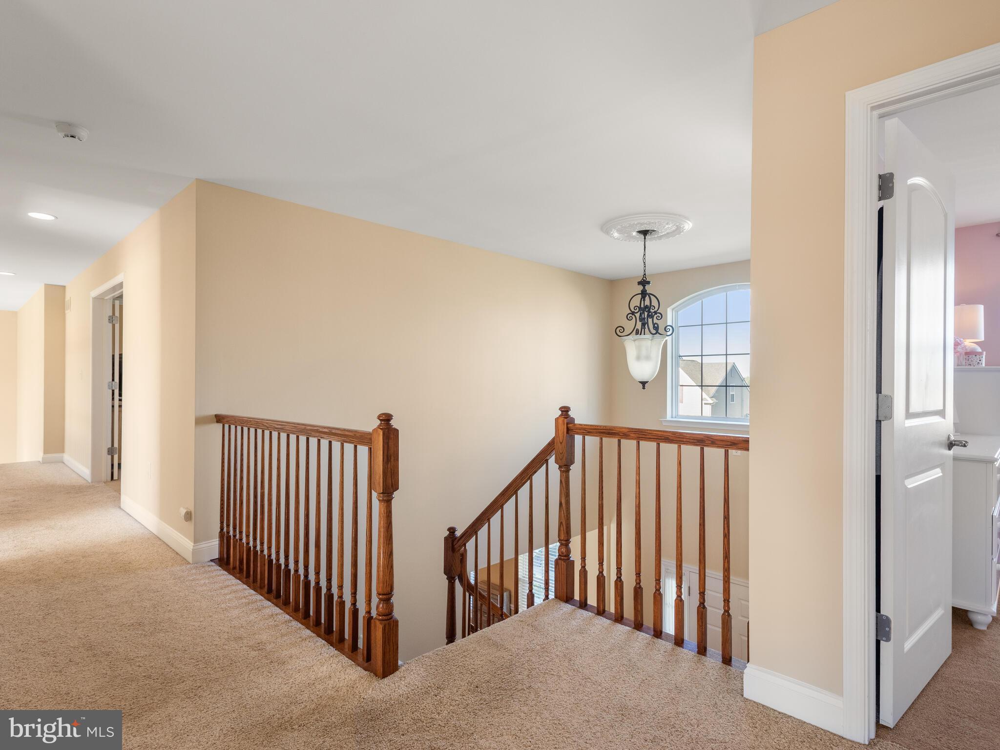 KINGSTON HILL - Residential