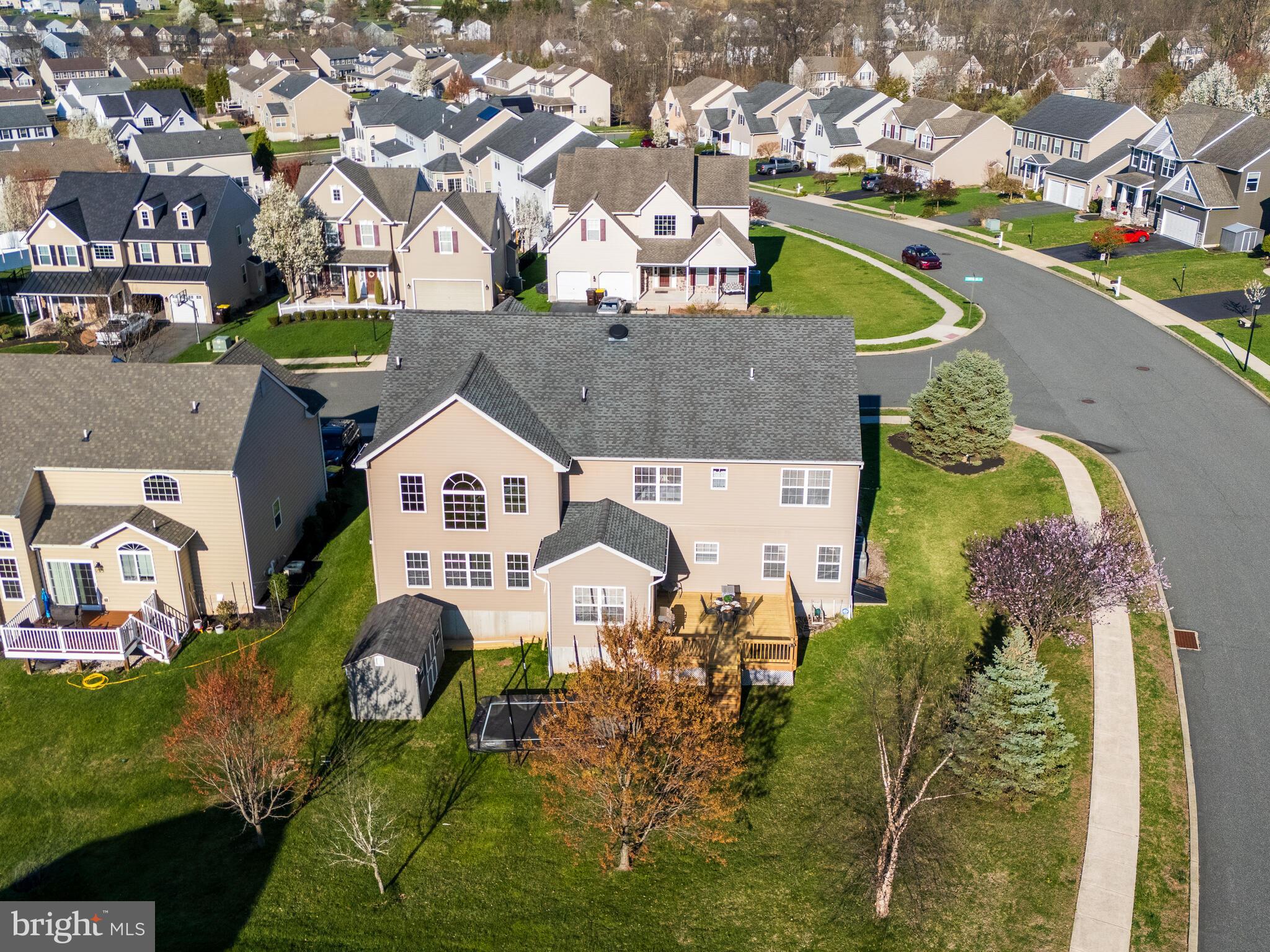 KINGSTON HILL - Residential