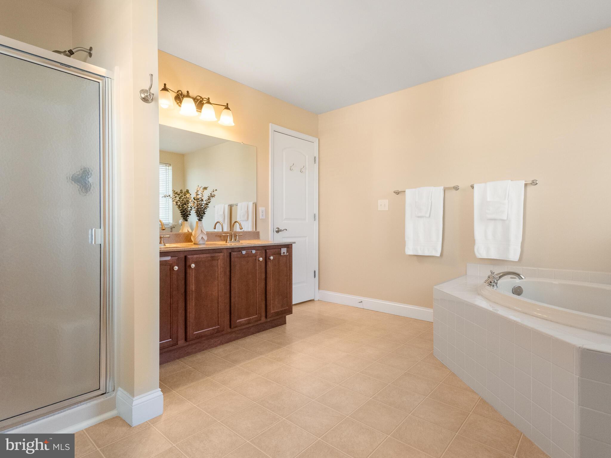 KINGSTON HILL - Residential