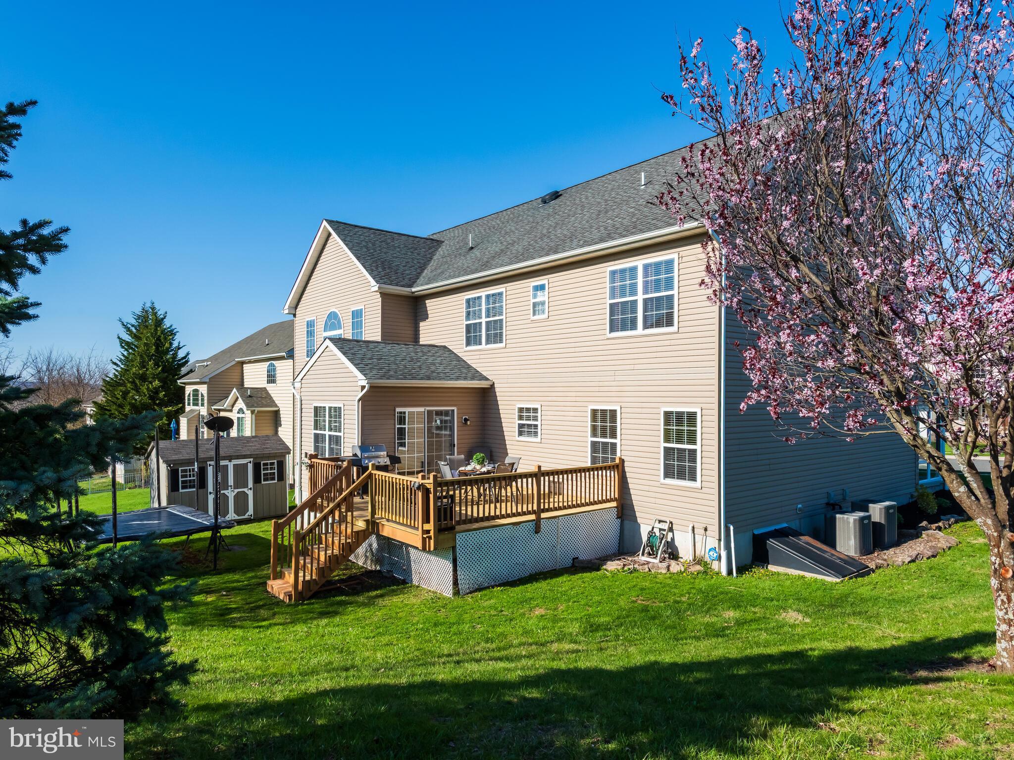 KINGSTON HILL - Residential