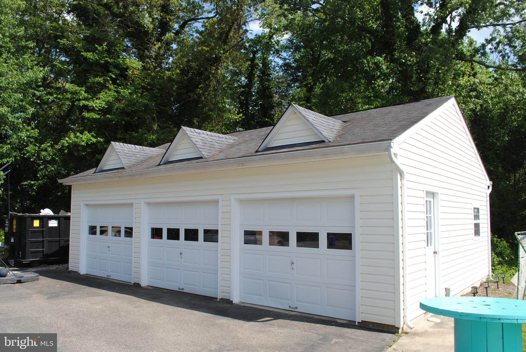 OAKLEIGH MANOR ESTATES - Residential