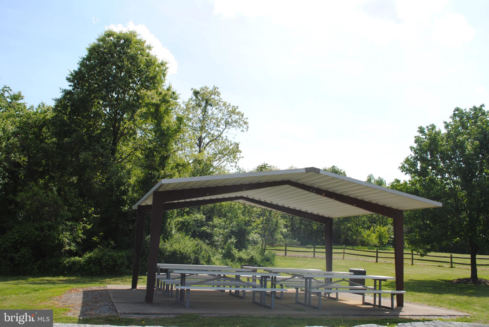 OAKLEIGH MANOR ESTATES - Residential