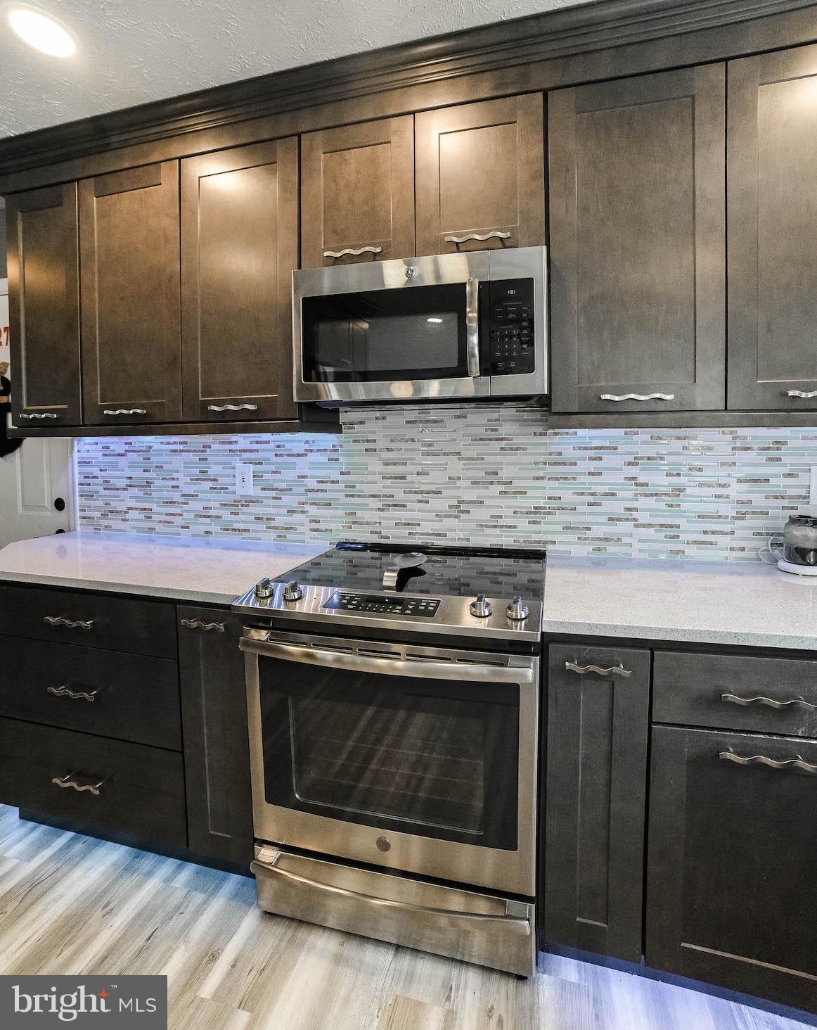 OAKLEIGH MANOR ESTATES - Residential