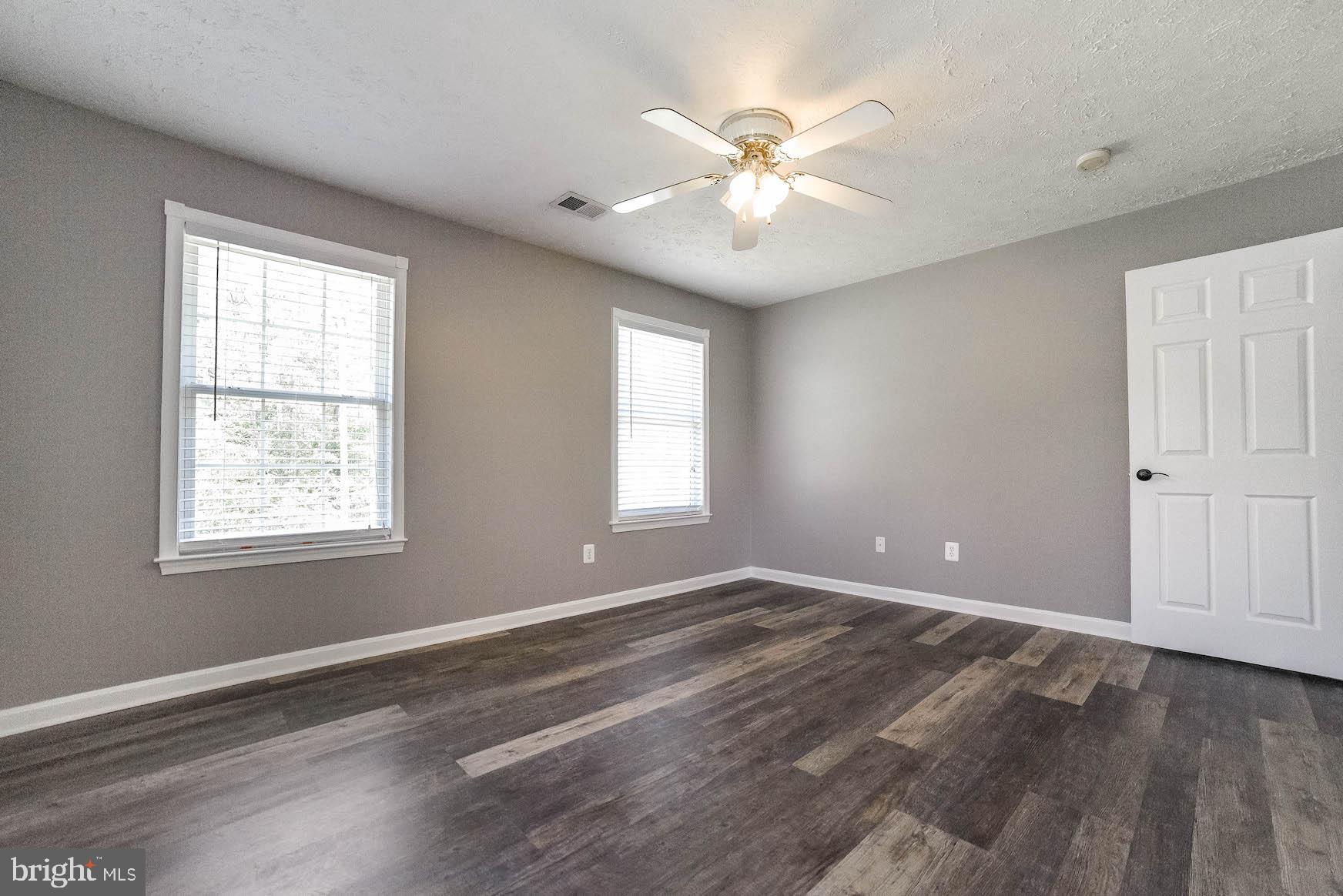 OAKLEIGH MANOR ESTATES - Residential