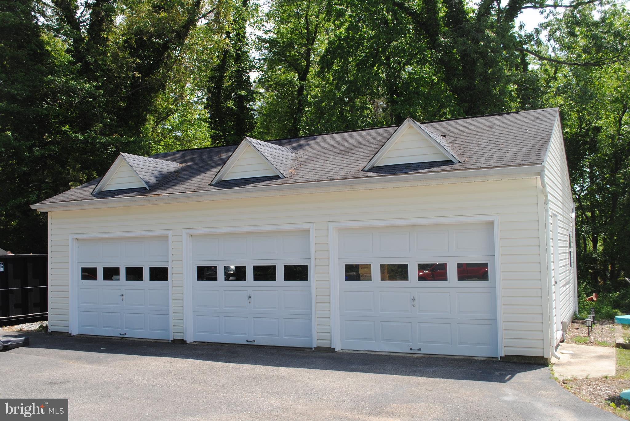 OAKLEIGH MANOR ESTATES - Residential