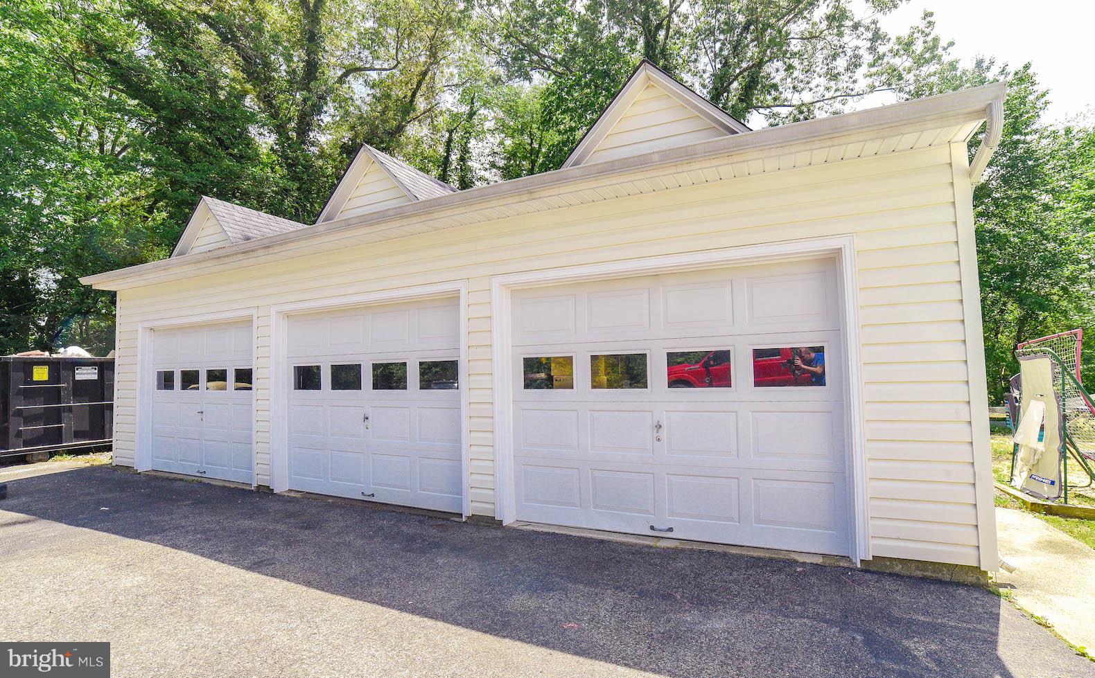 OAKLEIGH MANOR ESTATES - Residential