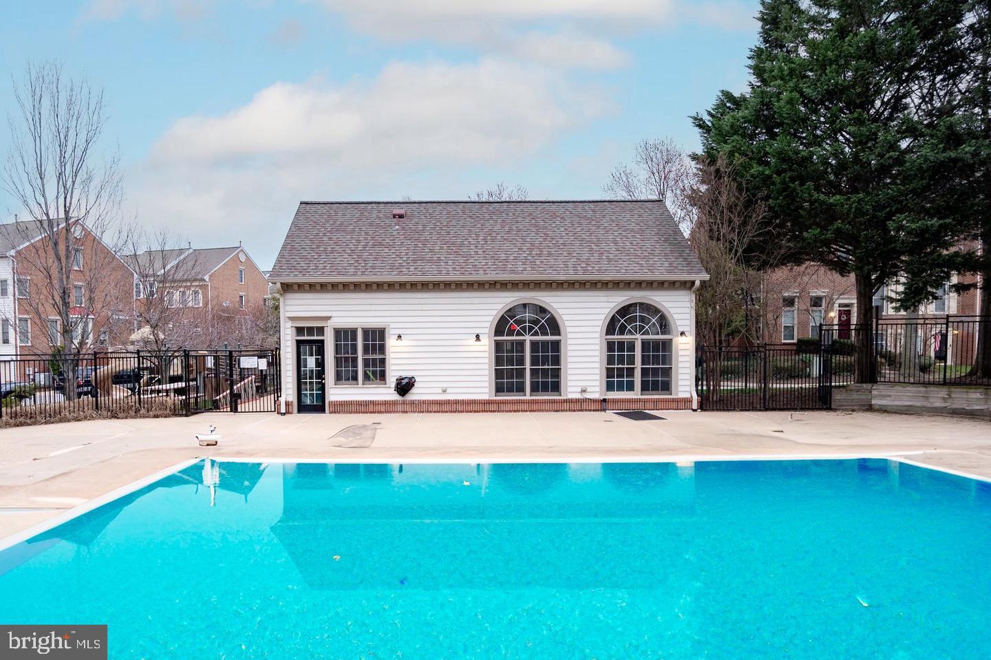 MANORS AT STONEGATE - Residential