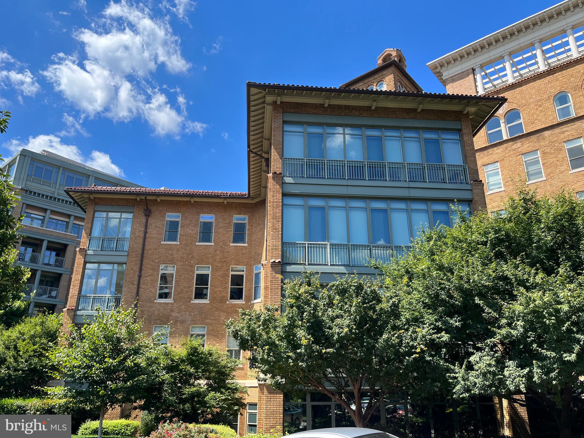 2425 L STREET NW 215