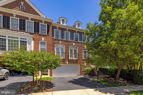 Townhouse For Sale - 19144 Rocky Crest Terrace<br/> LEESBURG, VA 20176