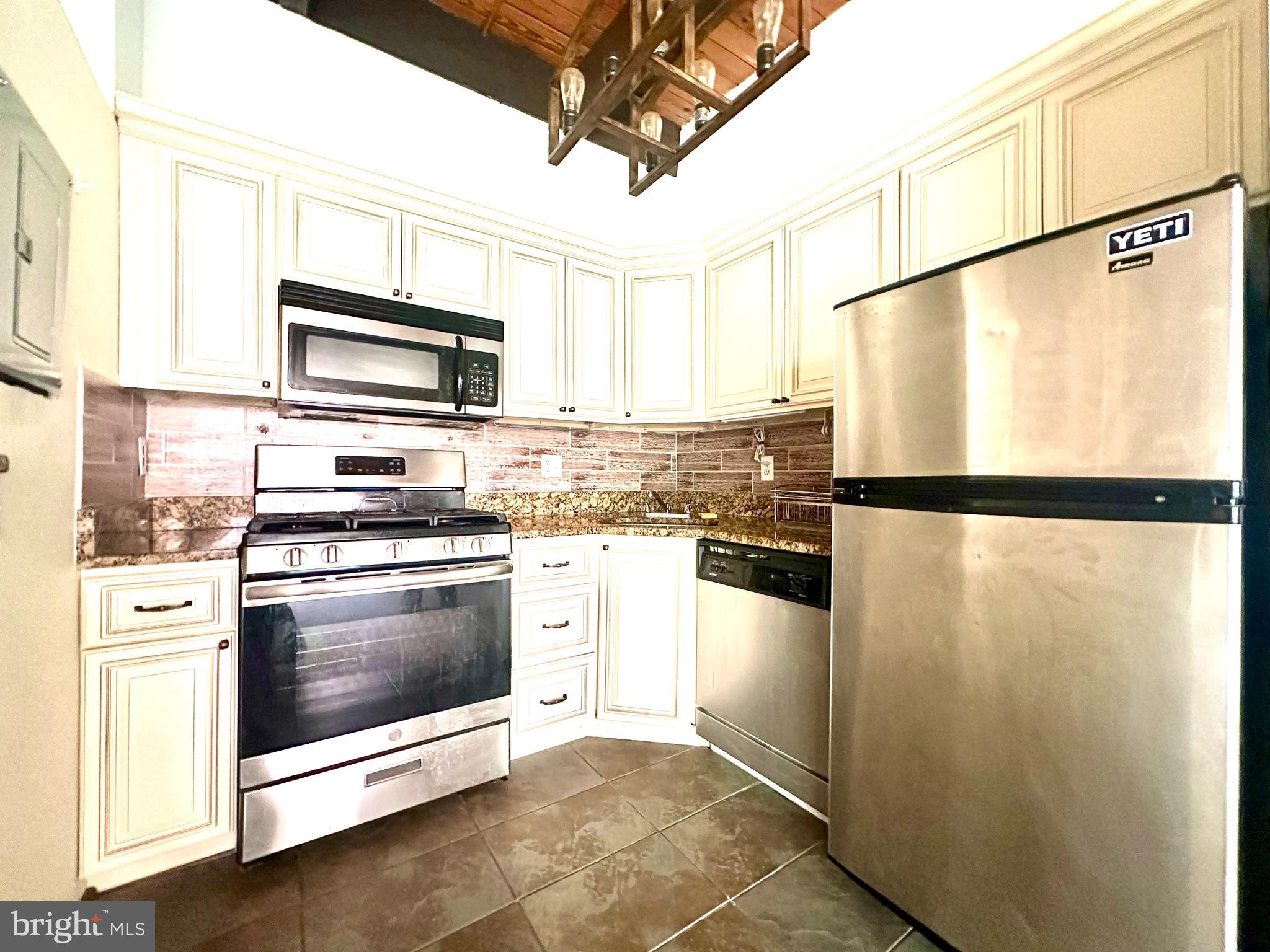 MCLEAN HILLS - Residential