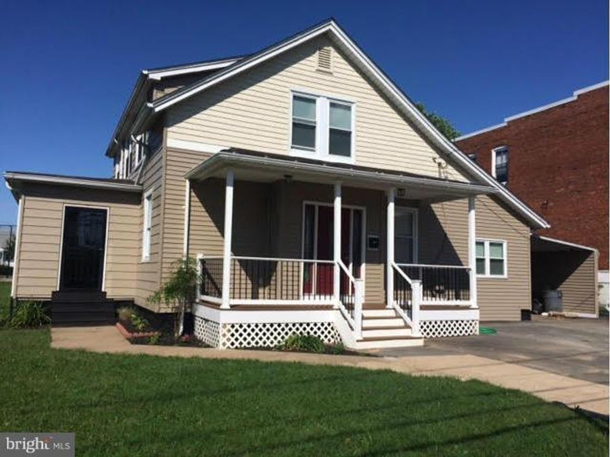 Open House Sat 8/13 from 11 - 1 pm   Large first open floor plan, with mud room on side and one from back yard.  Kitchen has SS appliances, granite countertop, and there is an office or family room off kitchen.  Large MBR has walk in closet & 1/2 bath; other two rooms have large closets.  Lots of storage space. Side enclosed porch. Largest yard in the neighborhood!