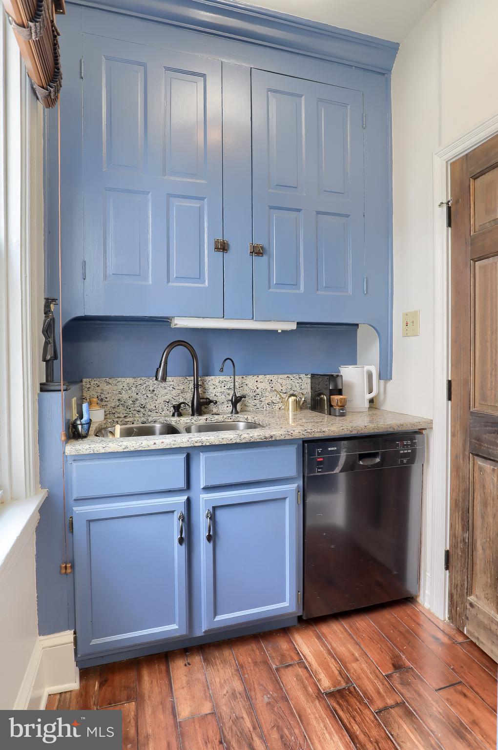 CHESTNUT HILL - Residential