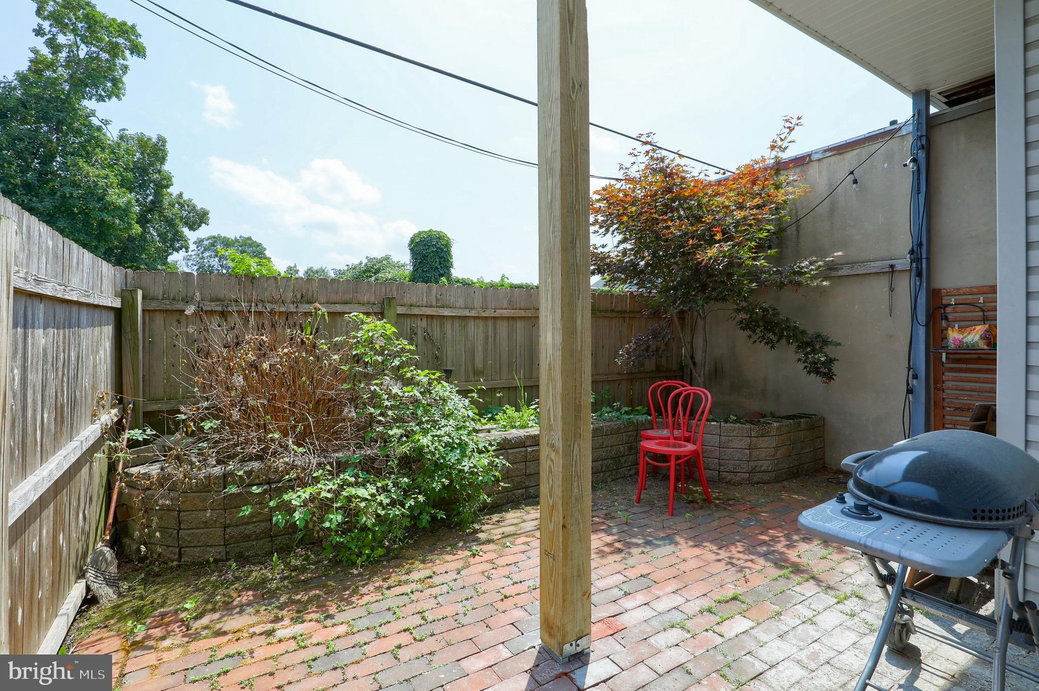 CHESTNUT HILL - Residential