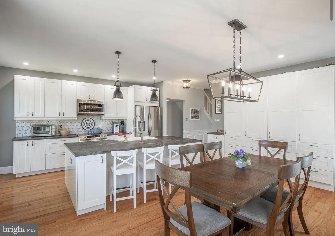 25 COMMANDERS DRIVE 46