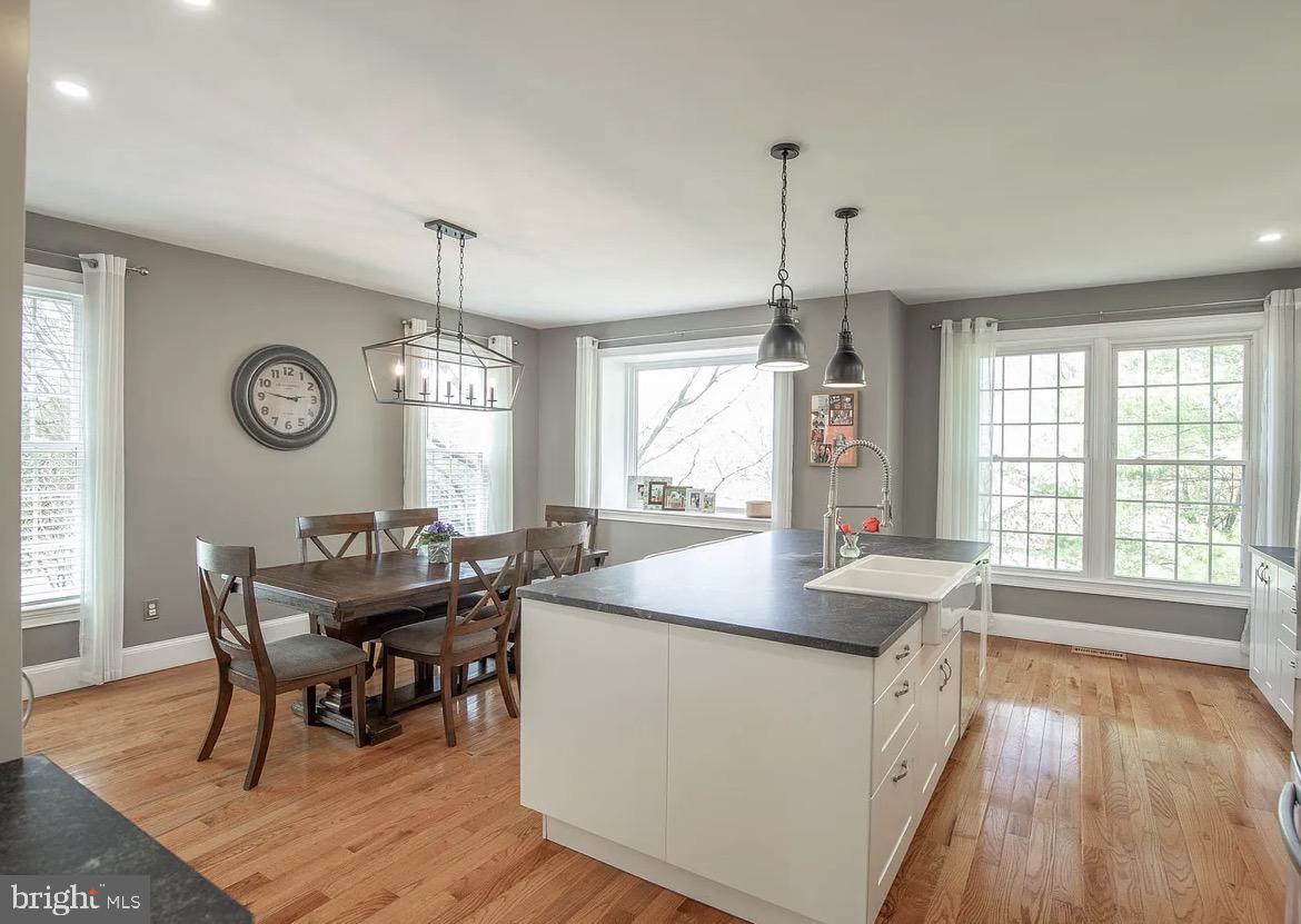 25 COMMANDERS DRIVE 46