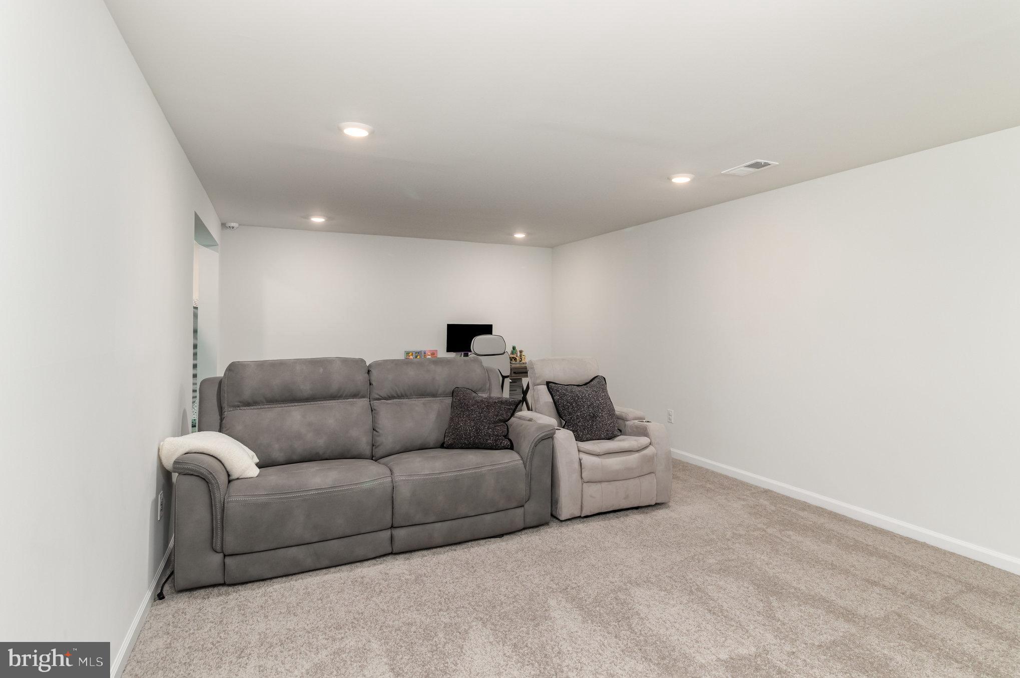 LADYSMITH VILLAGE - Residential