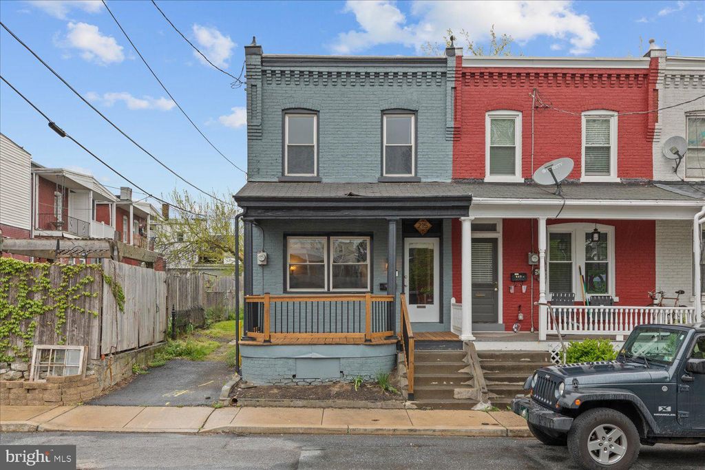 Photo of 215 Ice Avenue, Lancaster, PA 17602 (MLS # PALA2049994)