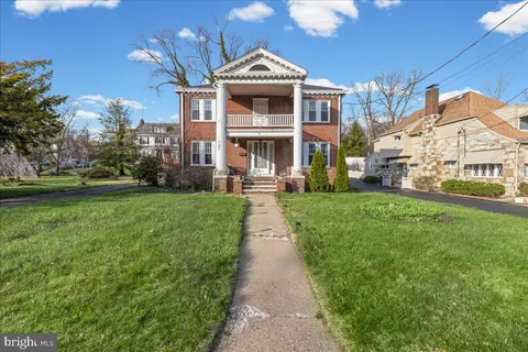 218 Sanhican Drive, Trenton, NJ MLS: NJME2074532
