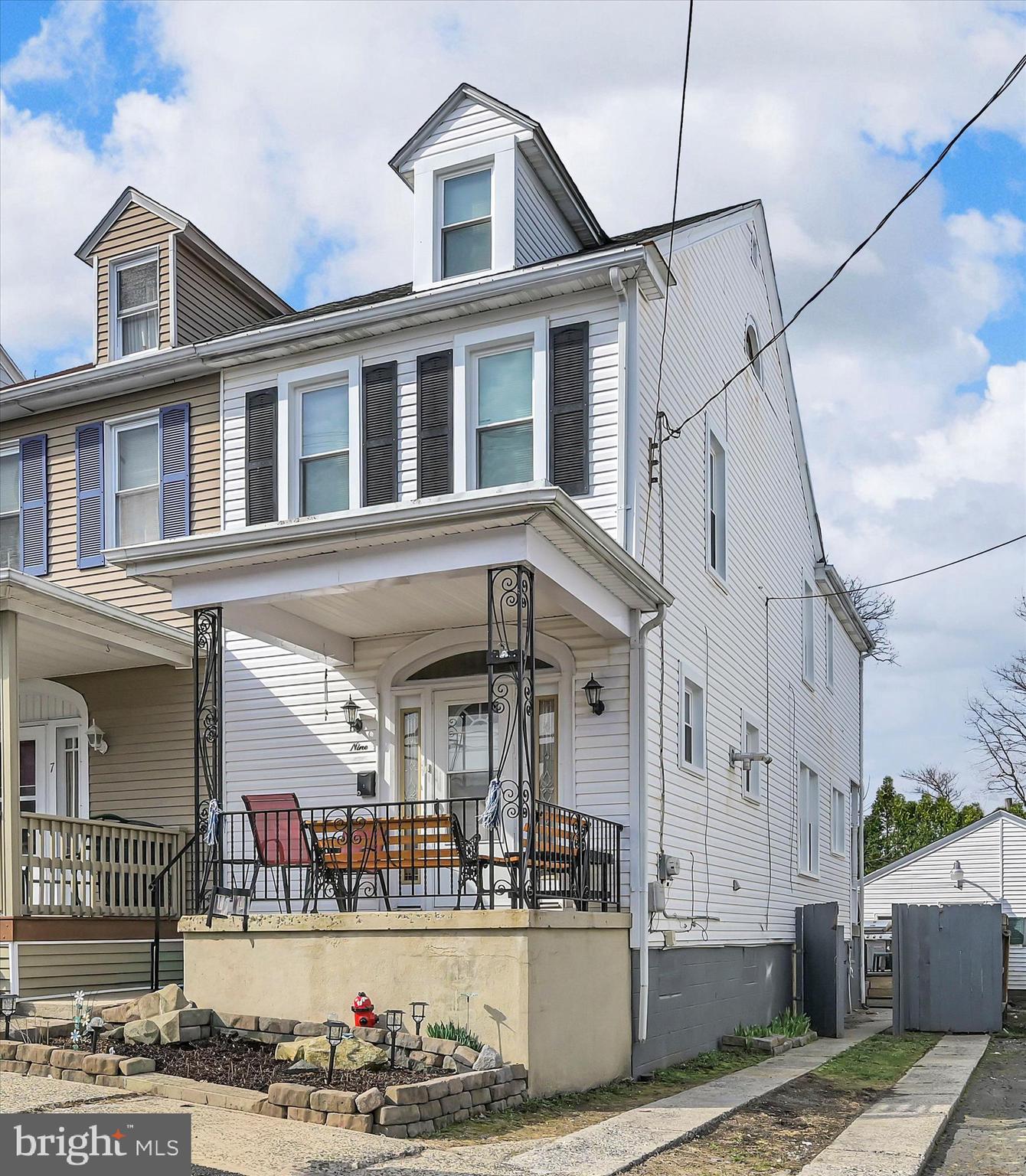 YORKVILLE - Residential